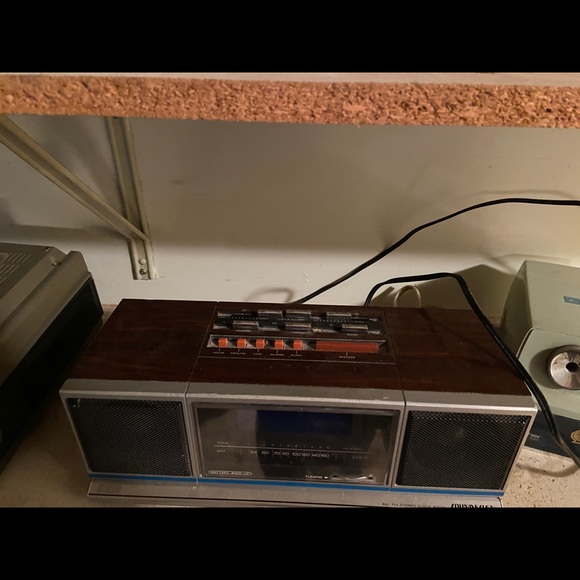 Vintage Sound design clock radio - Picture 2 of 2